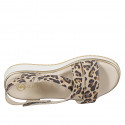 Sandalo da donna con elastico e chiusura a velcro in camoscio con stampa maculata e zeppa 3 - Misure disponibili: 32, 33, 34, 35, 42, 43, 44, 45, 46