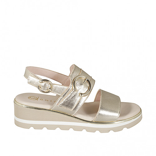 Sandalo da donna a 2 fasce con fibbia in pelle laminata platino e con zeppa 4 - Misure disponibili: 32, 33, 34, 42, 43, 44, 45, 46