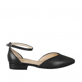 Woman's pointy open shoe...