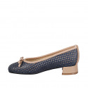 Zapato de salón con moño para mujer hecho en piel perforada color azul oscuro y detalles en piel nude con tacón 3 - Tallas disponibles:  32, 33, 34, 35, 42, 43, 44, 45, 46
