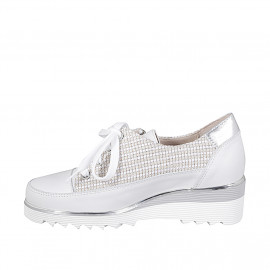 Woman's laced shoe with... 2