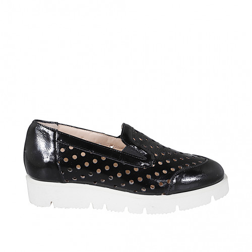 Scarpa accollata con zeppa e plantare...