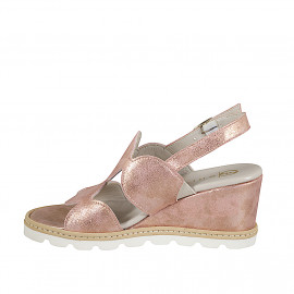 Sandalias para mujer con cuña cubierta de piel y diseño geométrico en piel laminada perlada rosada, cuña 7 - Tallas disponibles:  32, 33, 34, 35, 43, 44, 45, 46 2