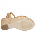 Sandalia para mujer en rafia y piel cognac con pedrería de cristal y cuña de corcho 9. ¡Diseño refinado y de altísima calidad! - Tallas disponibles:  32, 33, 34, 35, 42, 43, 44, 45, 46, 47