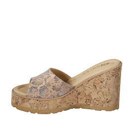 Mules pour femmes avec semelle intérieure en mousse à mémoire de forme en cuir imprimé nude et liège talon compensé 9 - Pointures disponibles:  32, 33, 34 2