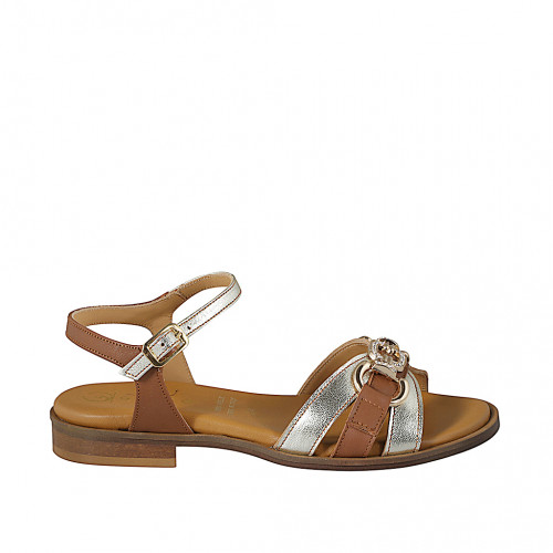 Sandalias para mujer con accesorio de brillantes, en piel color cognac y platino con tacón 2 - Tallas disponibles:  32, 33, 34, 42, 43, 44, 45, 46