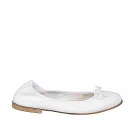 Woman's ballerina shoe with bow made of white leather, without lining and with a heel of 1 - Available sizes:  33, 34, 35, 42, 43, 44, 45, 46