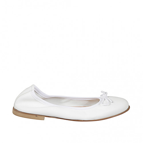 Woman's ballerina shoe with bow made of white leather, without lining and with a heel of 1 - Available sizes:  33, 34, 35, 42, 43, 44, 45, 46