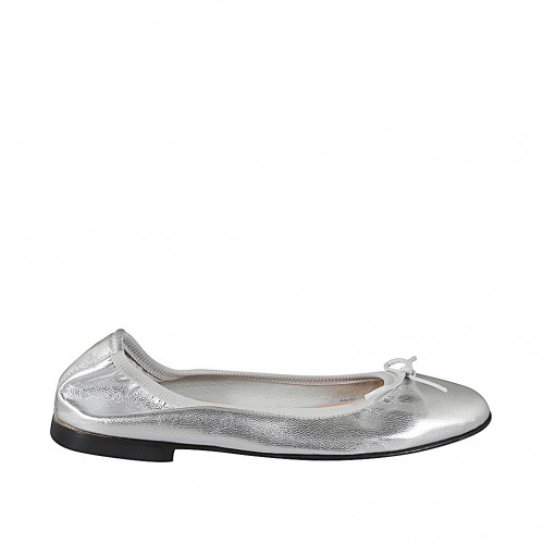 Woman's ballerina shoe with bow made...
