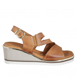 Sandalo da donna con fascia trasversale in pelle cuoio e con elastico, altezza zeppa 6 - Misure disponibili: 32, 33, 34, 35, 42, 43, 44, 45