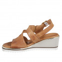 Sandalo da donna con fascia trasversale in pelle cuoio e con elastico, altezza zeppa 6 - Misure disponibili: 32, 33, 34, 35, 42, 43, 44, 45