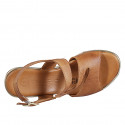 Sandalo da donna con fascia trasversale in pelle cuoio e con elastico, altezza zeppa 6 - Misure disponibili: 32, 33, 34, 35, 42, 43, 44, 45