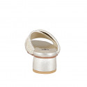 Mules para mujer con bandas cruzadas en tejido color blanco con insertos y perlas color platino, tacon 4 - Tallas disponibles:  32, 35, 42, 43, 44, 46