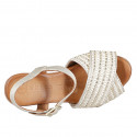 Sandalo da donna a fasce incrociate in pelle bianca e tessuto bianco con piccoli inserti platino e perline zeppa 9 - Misure disponibili: 35