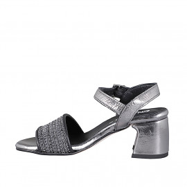 Sandales pour femmes avec courroie à la cheville en cuir lamé gris acier et gris tissu avec inserts en argent, talon 6 - Pointures disponibles:  33, 34, 35 2