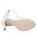 Sandalo elegante da donna con cinturino alla caviglia e design di listini incrociati in vernice bianca, con tacco 9 - Misure disponibili: 32, 33, 34, 42, 43, 44, 45