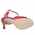Sandalo elegante da donna con cinturino alla caviglia e design di listini incrociati in vernice rossa, con tacco 9 - Misure disponibili: 32, 33, 34, 42, 43, 44, 45