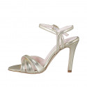 Sandale élégante pour femmes avec courroie à la cheville et design à 3 bandes croisées en cuir lamé platine, talon 9 - Pointures disponibles:  33, 34, 42, 43, 44, 45