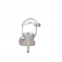 Sandale élégante pour femmes avec courroie à la cheville et design à 3 bandes croisées en cuir lamé argent, talon 9 - Pointures disponibles:  32, 33, 34, 35, 42, 43, 44, 45