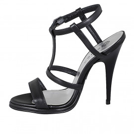 Women’s platform sandal... 2