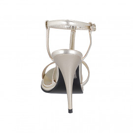 Women’s platform sandal... 2