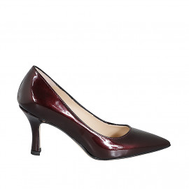 Woman's pointy pump in...