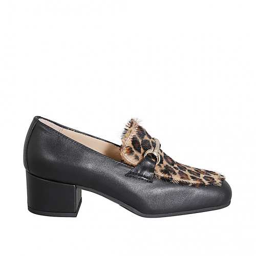 Woman's loafer in black leather with...