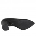Woman's pointed-toe pump with V-cut vamp in black leather and heel 7 - Available sizes:  32, 33, 34, 42, 43, 44, 45, 46