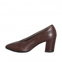 Woman's pointed-toe pump with V-cut vamp in dark brown leather and heel 7 - Available sizes:  32, 33, 34, 42, 43, 44, 45, 46