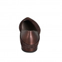 Escarpin pour femmes en daim brun foncé à bout pointu, avec décolleté en V, détail en cuir laminé bronze et talon 1 - Pointures disponibles:  32, 33, 34, 42, 43, 44, 45, 46