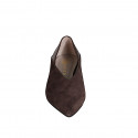 Escarpin pour femmes en daim brun foncé à bout pointu, avec décolleté en V, détail en cuir laminé bronze et talon 1 - Pointures disponibles:  32, 33, 34, 42, 43, 44, 45, 46