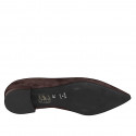 Escarpin pour femmes en daim brun foncé à bout pointu, avec décolleté en V, détail en cuir laminé bronze et talon 1 - Pointures disponibles:  32, 33, 34, 42, 43, 44, 45, 46