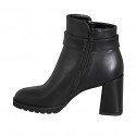 Botines para mujer con puntera redonda y accesorio en el tobillo en piel negra tacon 7 - Tallas disponibles:  32, 33, 34, 35, 42, 43, 44, 45, 46