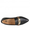 Mocasín para mujer con punta fina en piel negra con accesorio moteado y dorado, tacón 1 - Tallas disponibles:  33, 34, 42, 43, 44, 45, 46