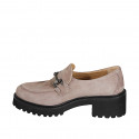 Mocasín para mujer en gamuza color taupe con accesorio y tacón 5 - Tallas disponibles:  32, 33, 34, 42, 43, 44, 45, 46