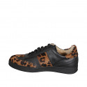 Sneaker bassa stringata da donna in pelle con pelo stampa maculata e pelle nera con plantare estraibile zeppa 3 - Misure disponibili: 42, 43, 44, 45, 46