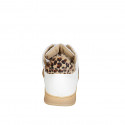 Sneaker bassa stringata da donna in pelle con pelo stampa maculata e pelle bianca con plantare estraibile zeppa 3 - Misure disponibili: 42, 43, 44, 45, 46