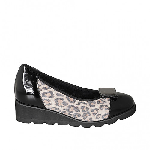 Woman's pump with decorative...