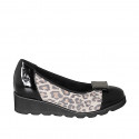 Woman's pump with decorative accessory and removable insole in black patent leather and spotted suede wedge 4 - Available sizes:  34, 42, 43, 44, 45, 46