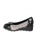 Woman's pump with decorative accessory and removable insole in black patent leather and spotted suede wedge 4 - Available sizes:  34, 42, 43, 44, 45, 46