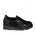 Chaussure pour femmes en daim, daim imprimé, verni noir, zips latéraux, semelle amovible, talon compensée 4 - Pointures disponibles:  32, 34, 42, 43, 44, 45