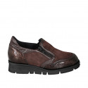 Chaussure pour femmez en daim, verni imprimé et cuir marron foncé, fermetures, semelle intérieure amovible talon compensée 4 - Pointures disponibles:  33, 34, 42, 43, 44, 45, 46