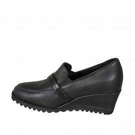 Mocassin pour femmes en cuir noir avec boucle et talon compensée 6 - Pointures disponibles:  32, 33, 34 2