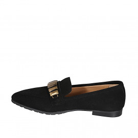 Woman's pointed-toe loafer... 2