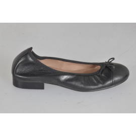 Woman's ballerina flats in...