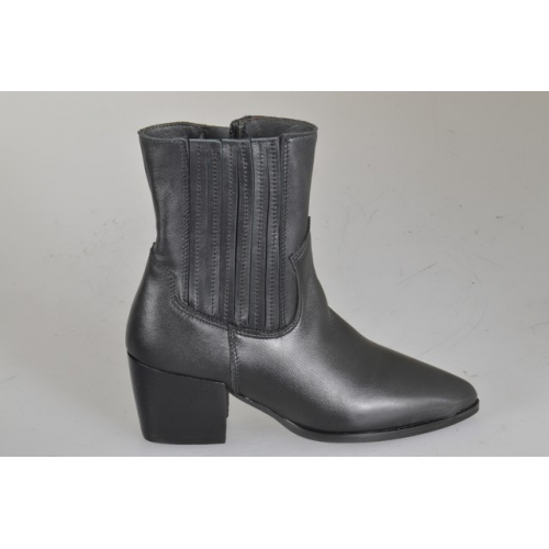 Woman's cowboy ankle boots in black...