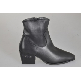 Woman's cowboy ankle boots...