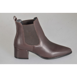 Woman's pointy ankle boots...