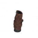 Stivaletto biker da donna in camoscio testa di moro con gambale drappeggiato, fibbia e cerniera tacco 5 - Misure disponibili: 33, 34, 42, 43, 45, 46