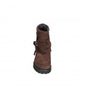 Stivaletto biker da donna in camoscio testa di moro con gambale drappeggiato, fibbia e cerniera tacco 5 - Misure disponibili: 33, 34, 42, 43, 45, 46